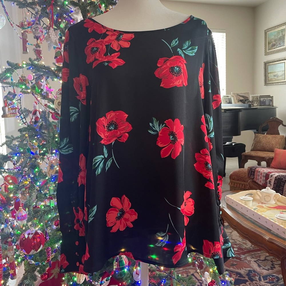 NWT Express Poppy Inspired Floral Blouse